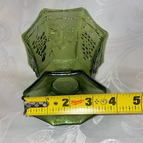 Vintage collectible green glass candy dish. Great condition, no chips or cracks. - Picture 7 of 7